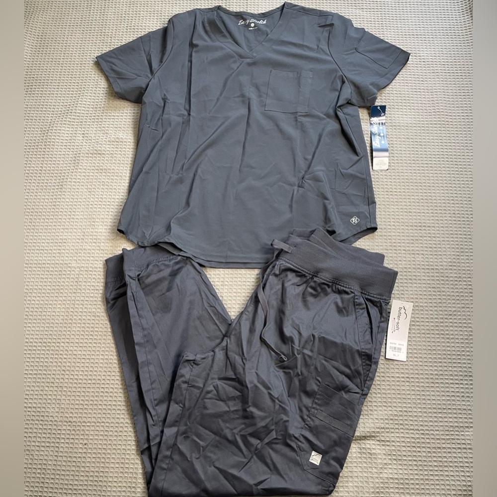 New Butter-Soft Scrub Set Stretch Top And Pants XLT / XL Womens Pewter Gray